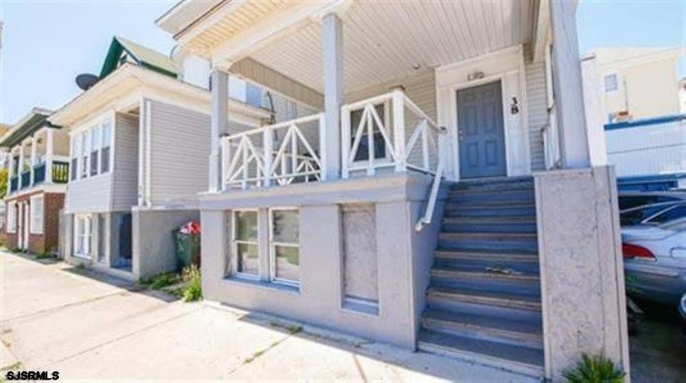 38 N IOWA Ave – photo 1 of 17