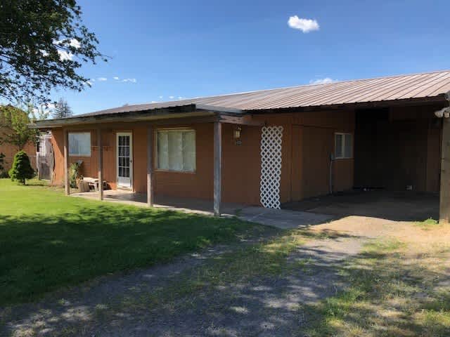 Two Bedroom Home in Moses Lake – photo 1 of 14