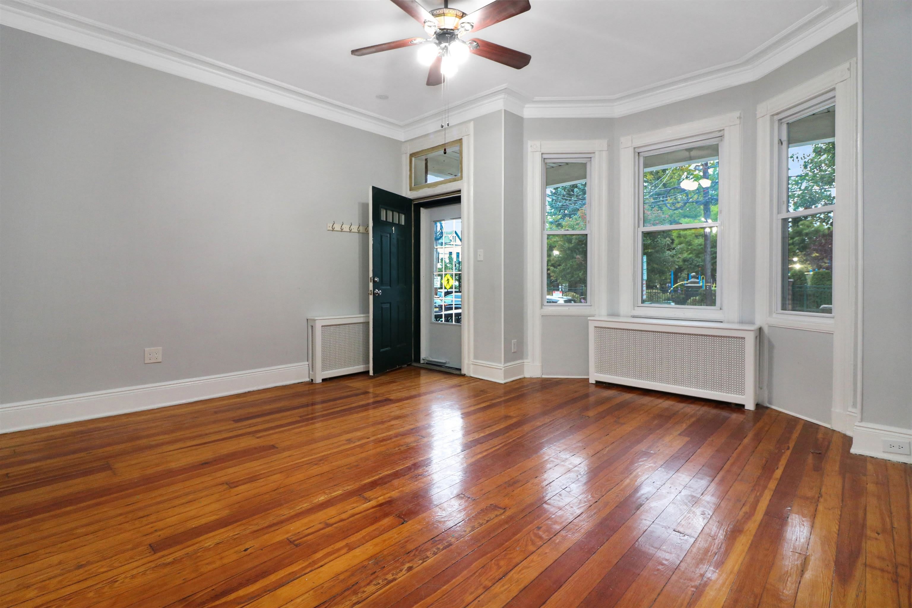 304 24TH ST – photo 1
