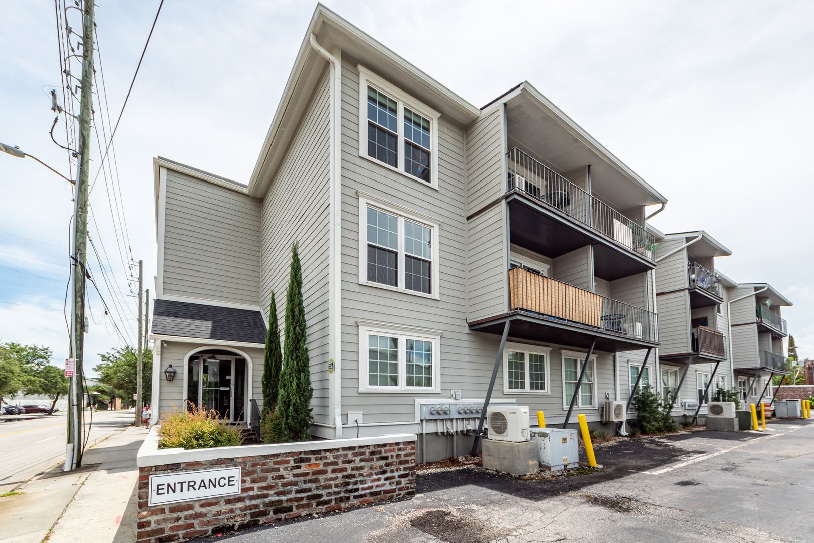 1 Bedroom, 1 Bathroom Condo in Downtown Charleston – photo 1