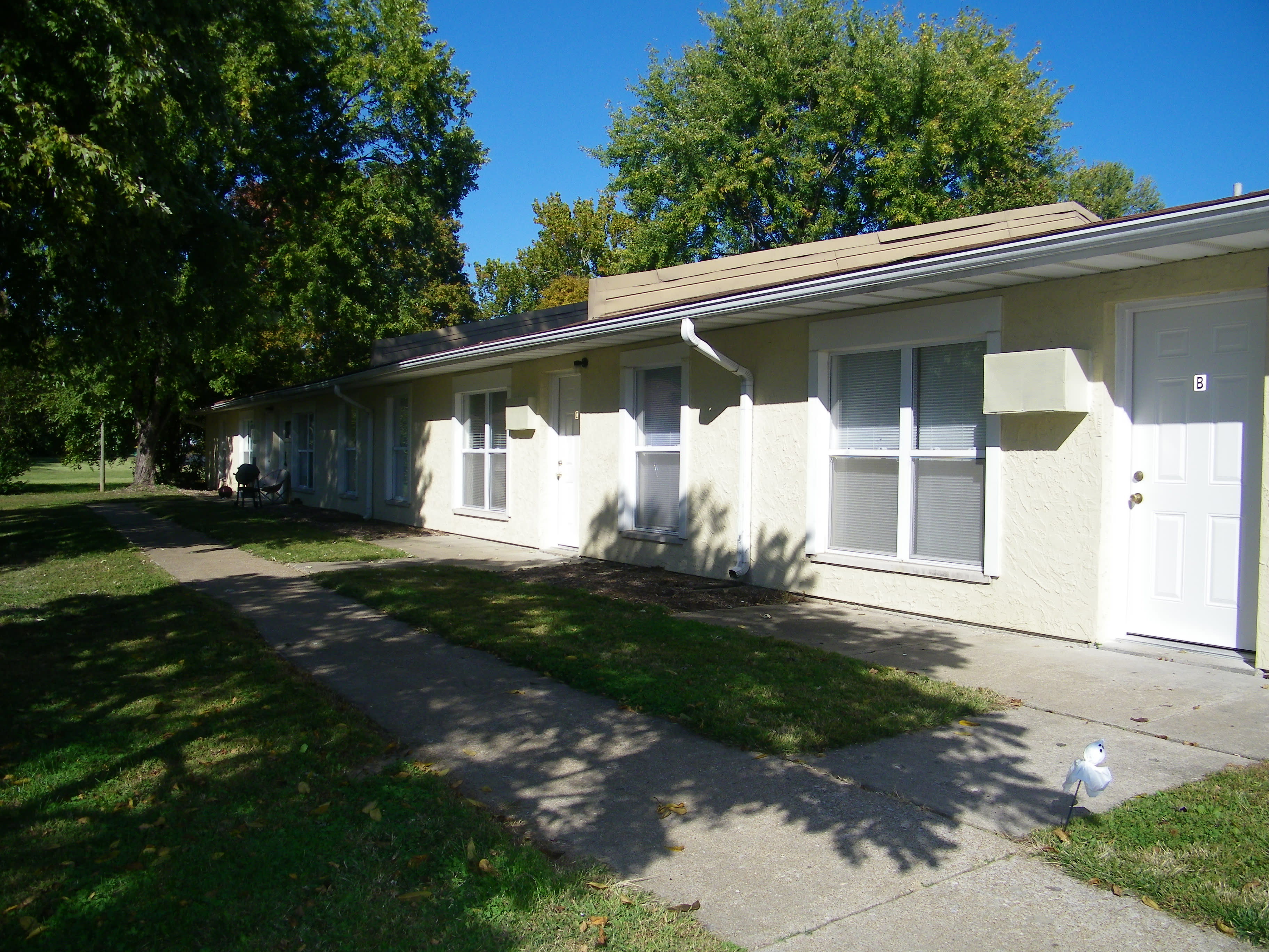 1524 Bertha Ln – photo 1 of 3