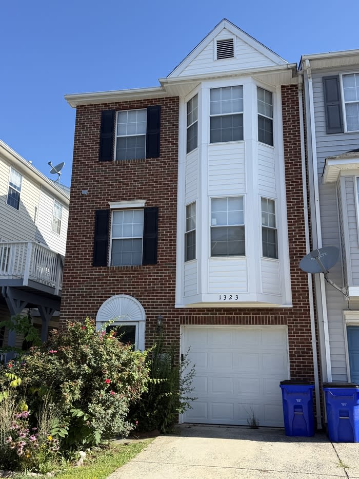 1323 Hampshire Drive – photo 1