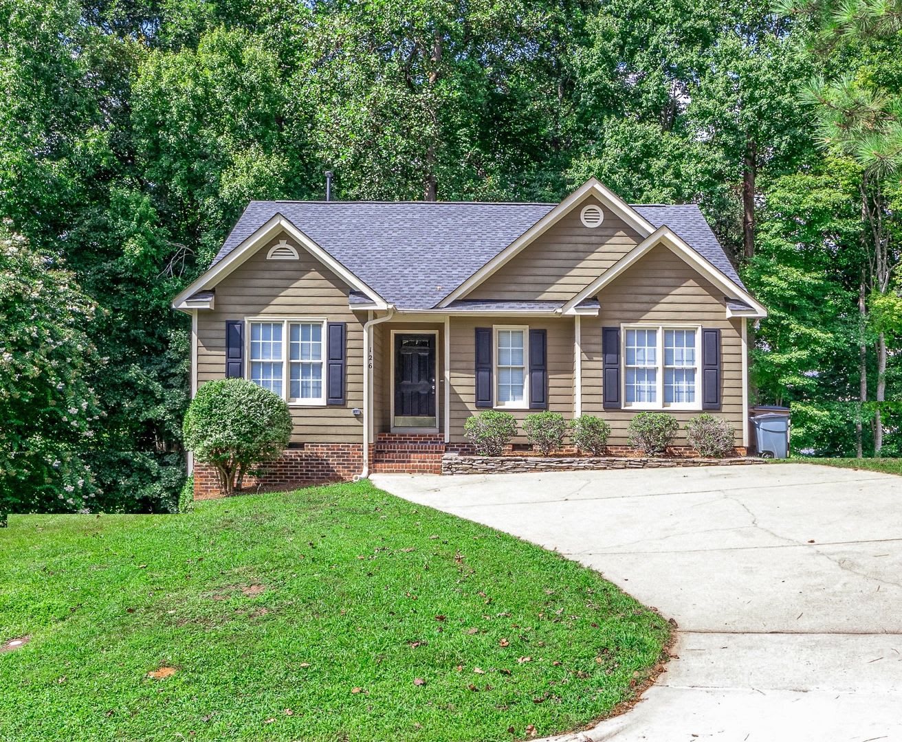 Charming 3 Bedroom Home – photo 1