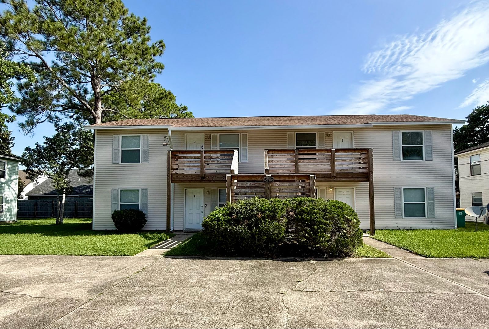 New Listing! – photo 1 of 17