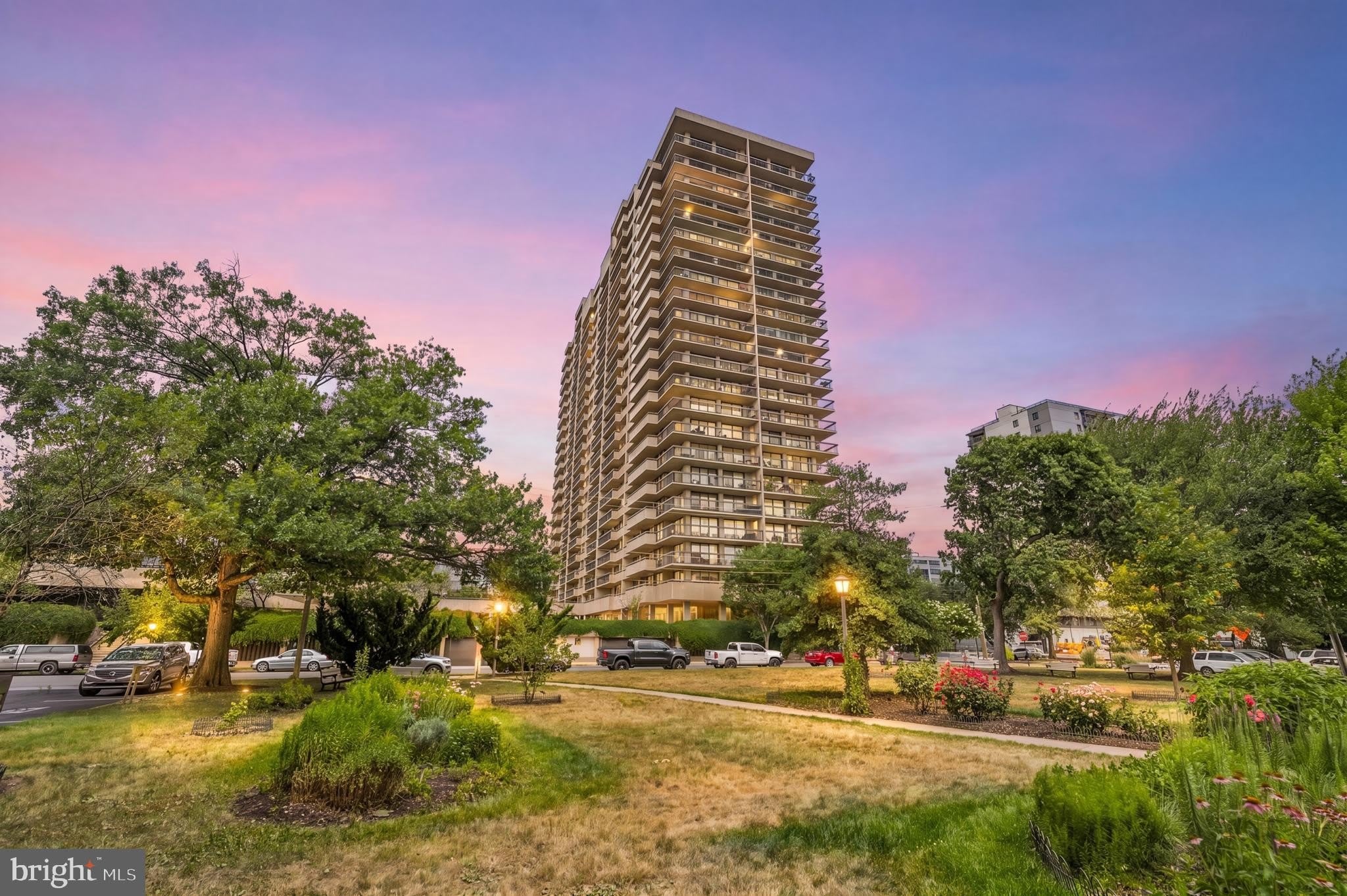 400 MADISON Street – photo 1