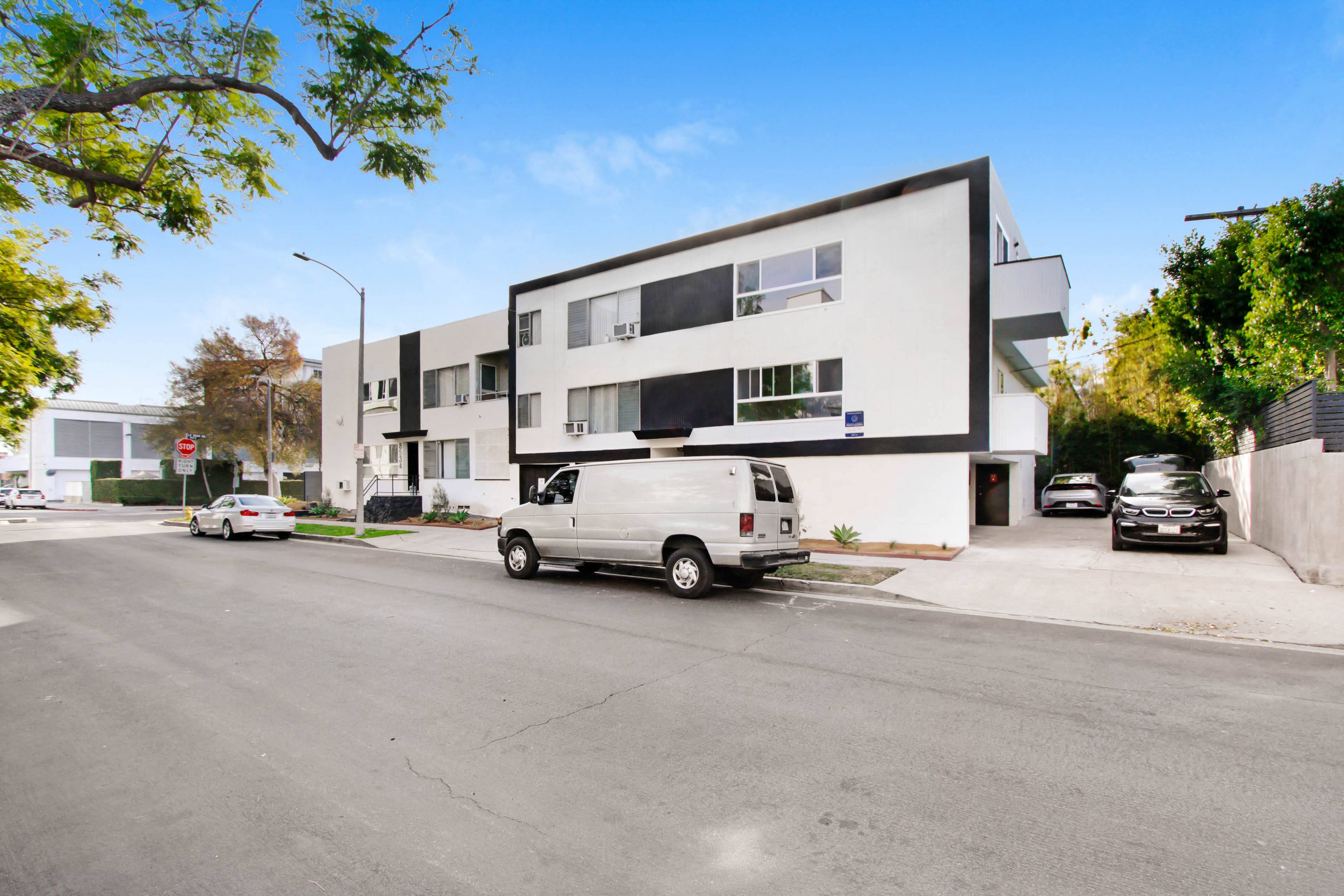 8534 – photo 1