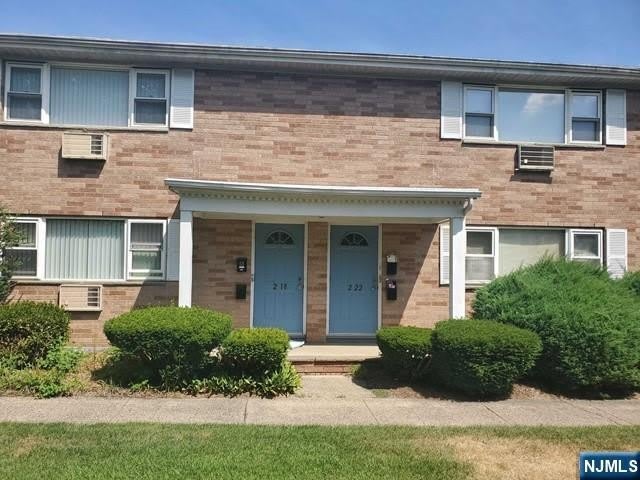 2-18 Virginia Drive – photo 1 of 11