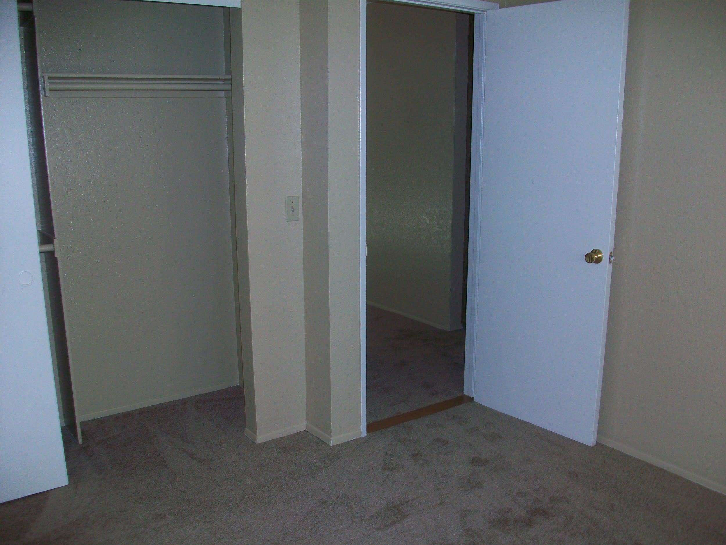 Twin Palms Apartments – photo 1 of 5