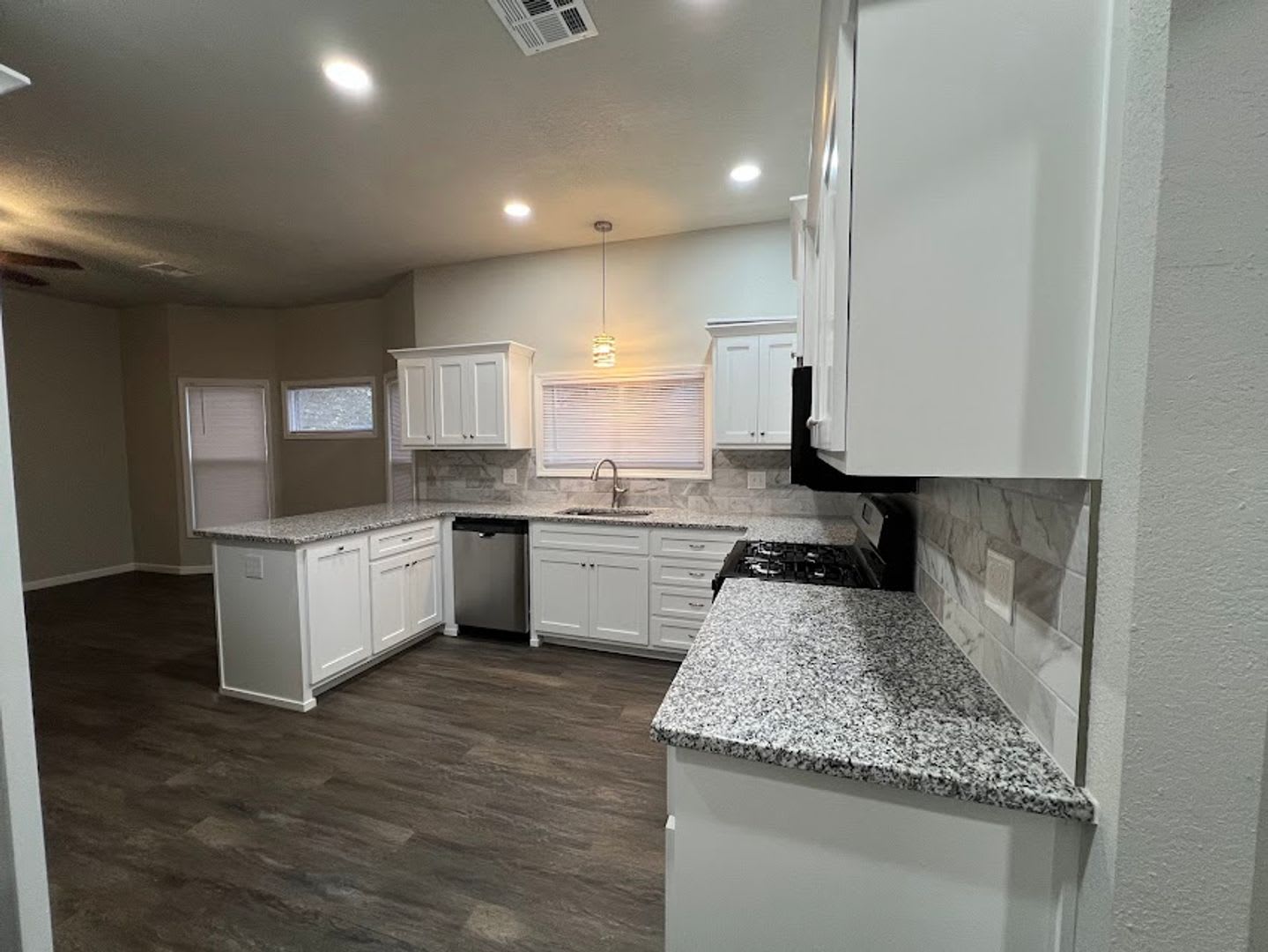 Stunning 4 Bedroom Renovated Home In Sapulpa – photo 1