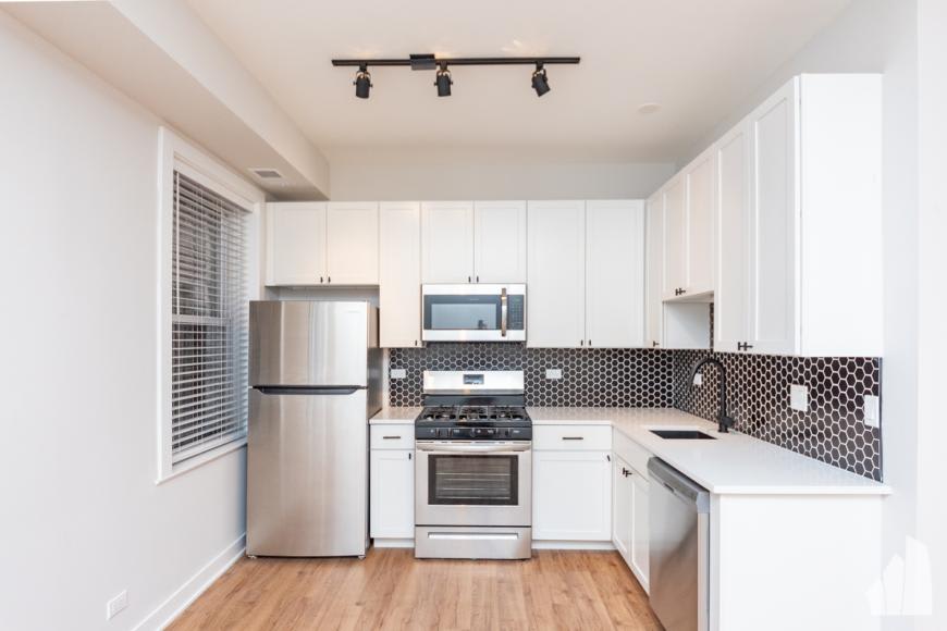 658 W Wrightwood – photo 1