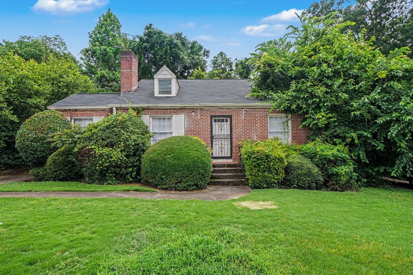 Great Emory Area Rental – photo 1 of 13