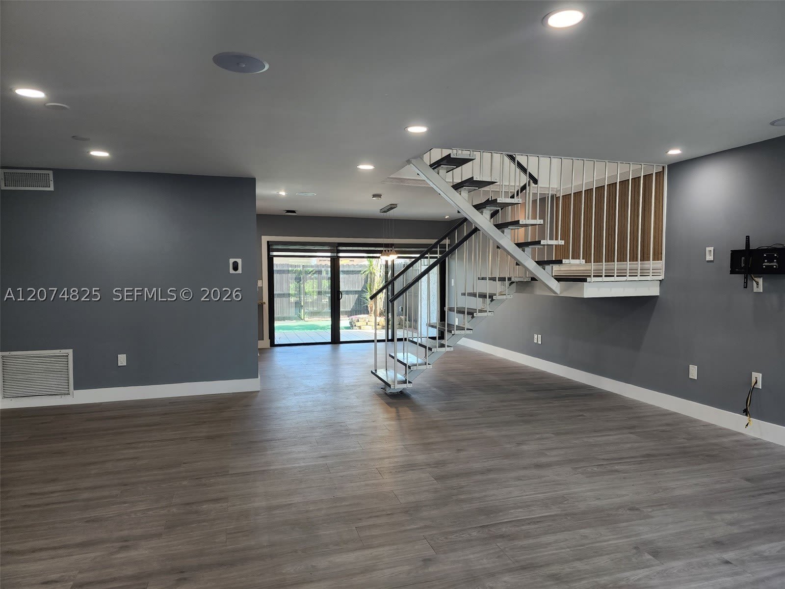 6518 Kendale Lakes Dr – photo 1