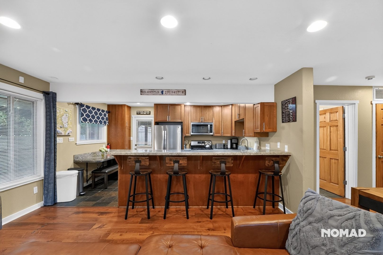 Spacious 4BR House in Tahoma + Loft – photo 1 of 37