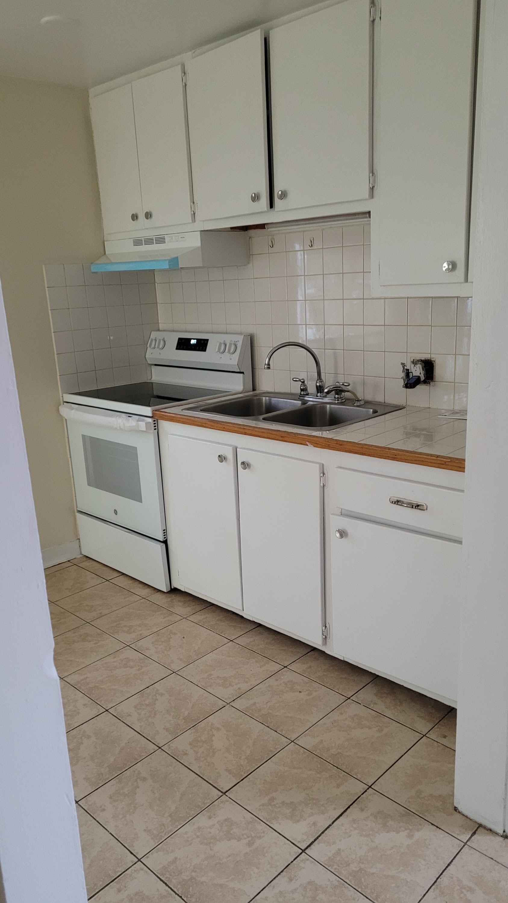 36 Catharine St Apt 3 – photo 1 of 8