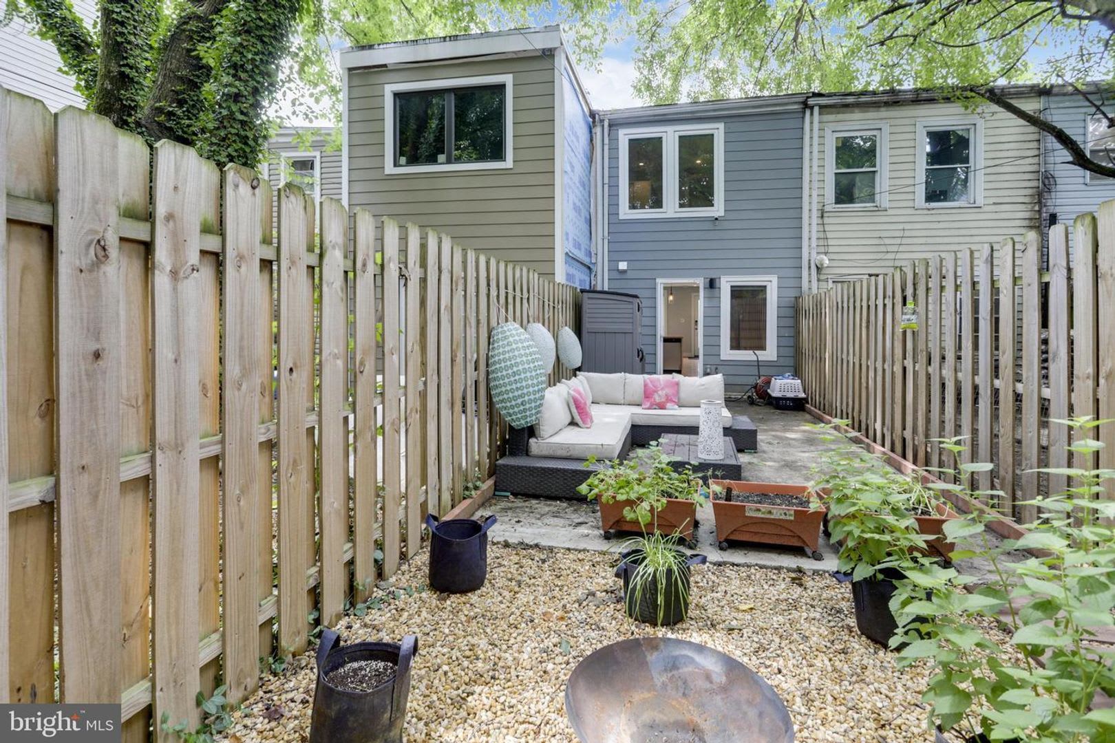 DC Backyard Oasis-Fully Renovated Two-Bedroom House Available Now! – photo 1