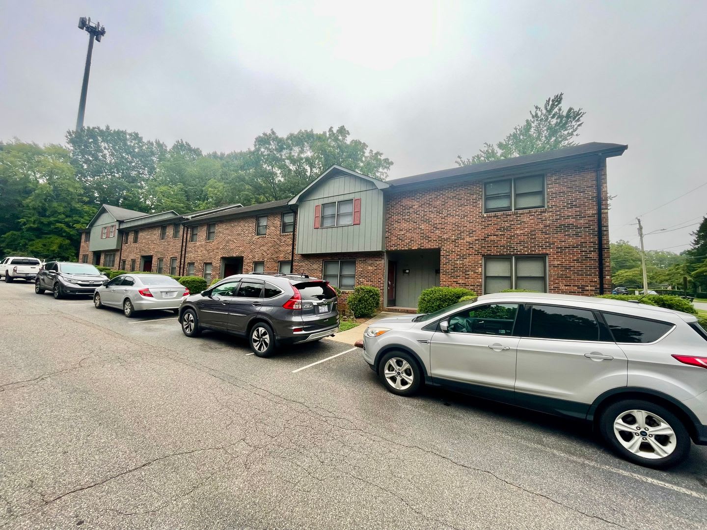Discover this well-maintained 2-bedroom, 2-bath townhouse in Statesville, NC. – photo 1