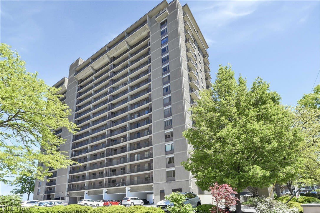 12500 Edgewater Drive – photo 1