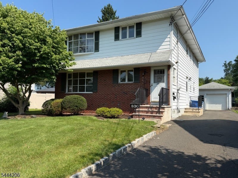 830 2Nd St – photo 1 of 30