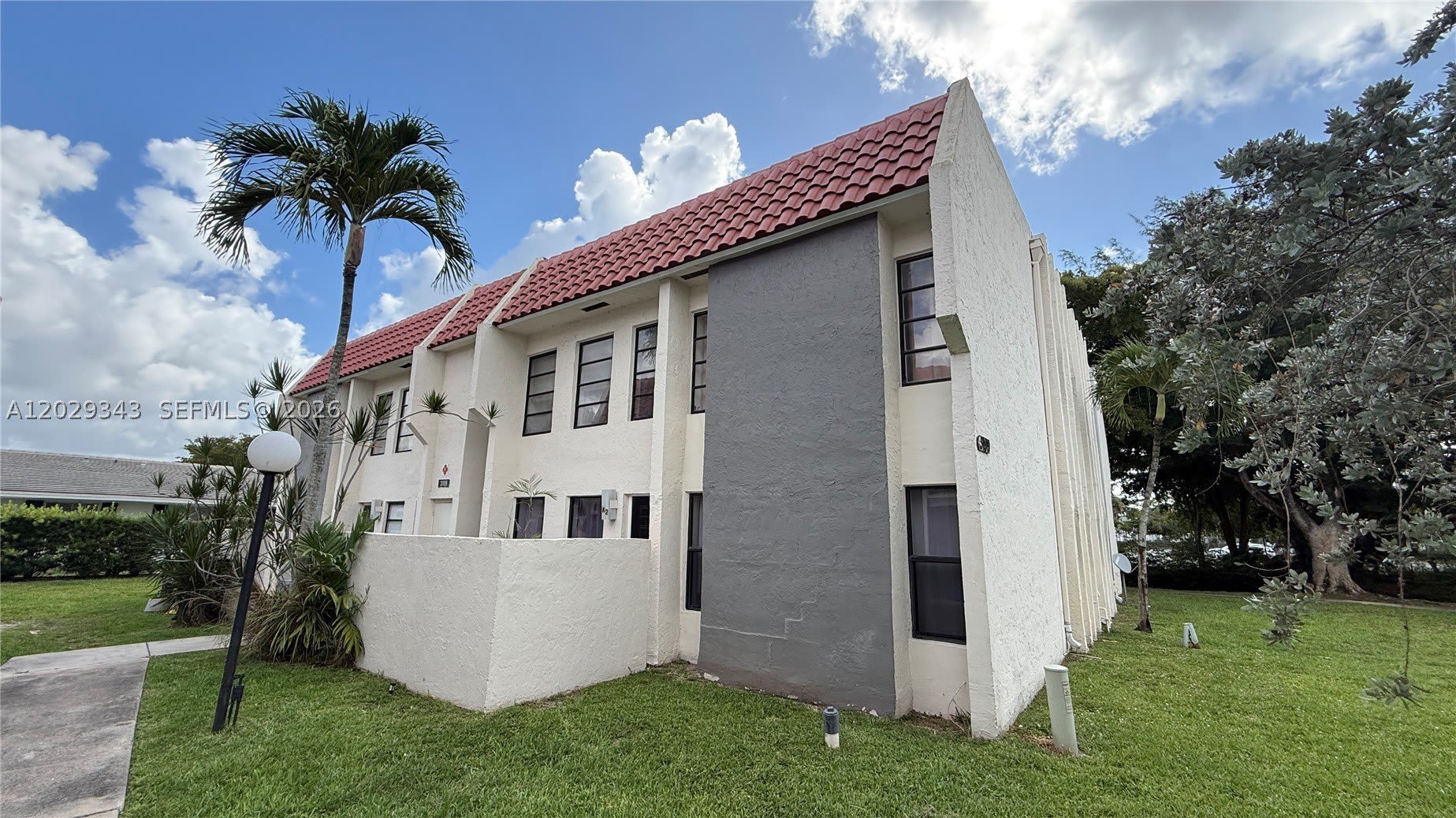 3199 Coral Hills Dr – photo 1
