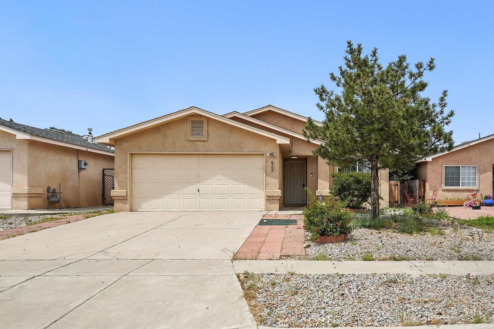 For Rent – photo 1