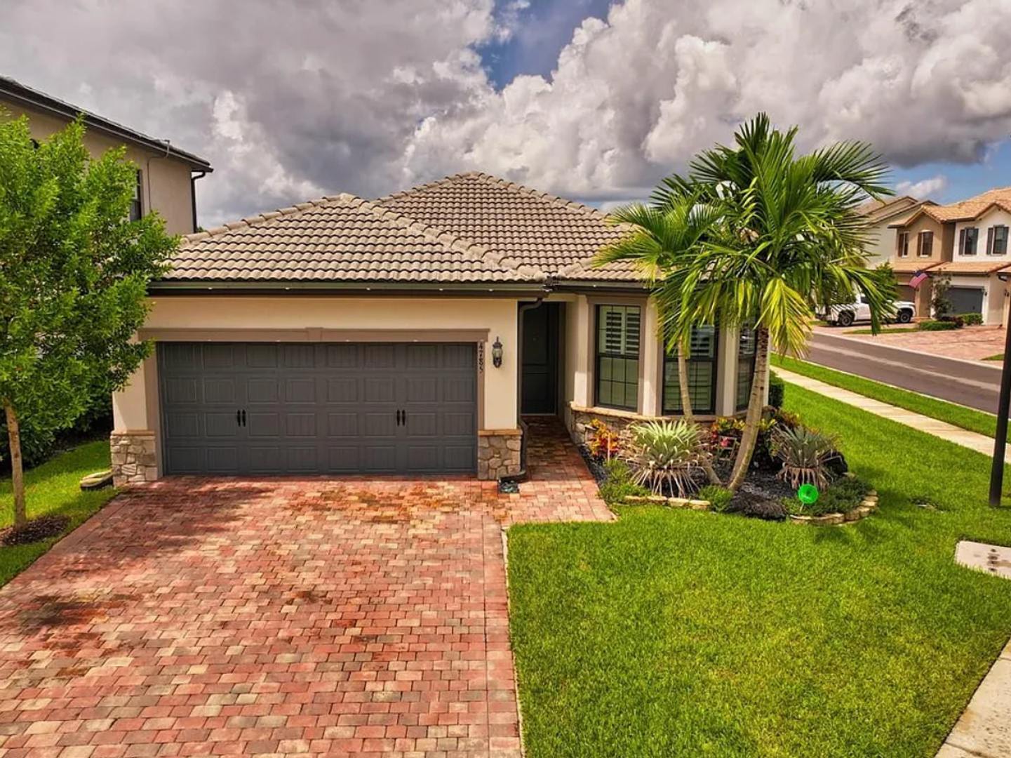 Beautiful Home On A Corner Lot – photo 1