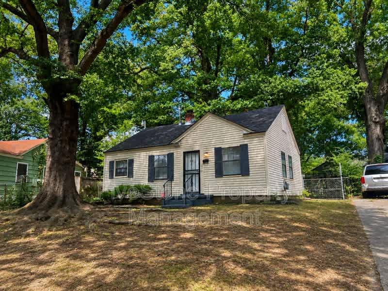 1300 Robinhood Ln – photo 1