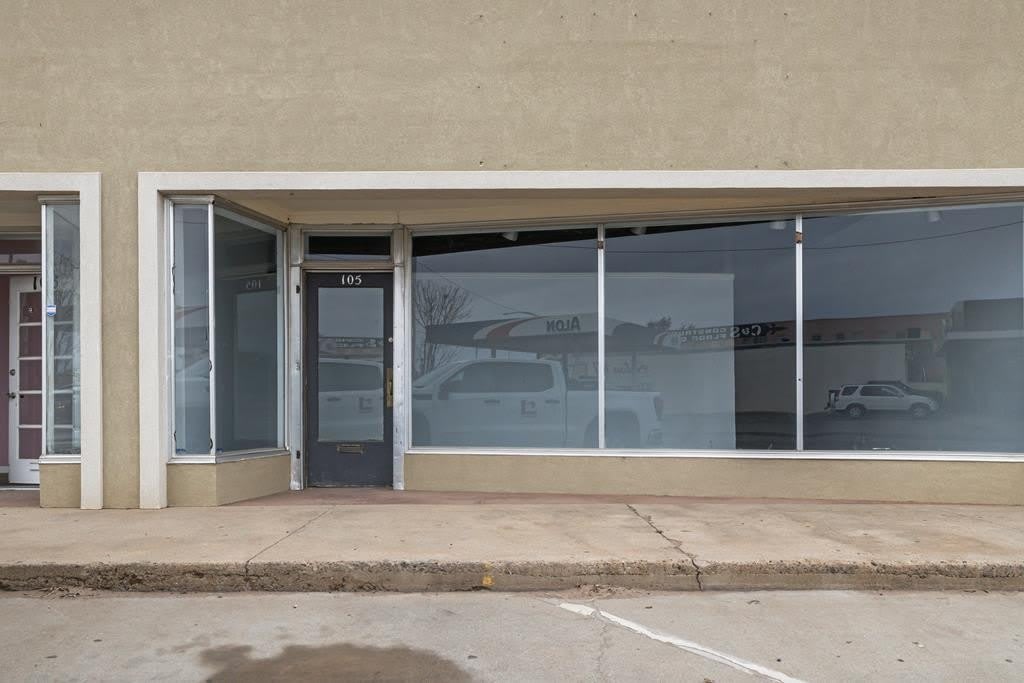105 W Broadway – photo 1 of 9
