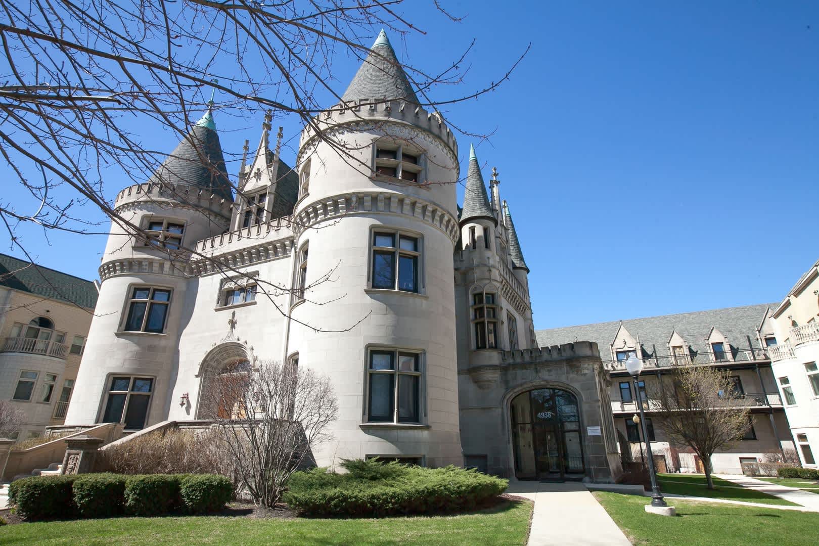 Renovated 1-Bedroom Duplex in Historic McGill Parc Castle — $1,565/Month – photo 1