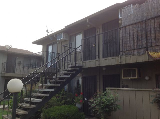 1951 Scarborough Dr – photo 1 of 10