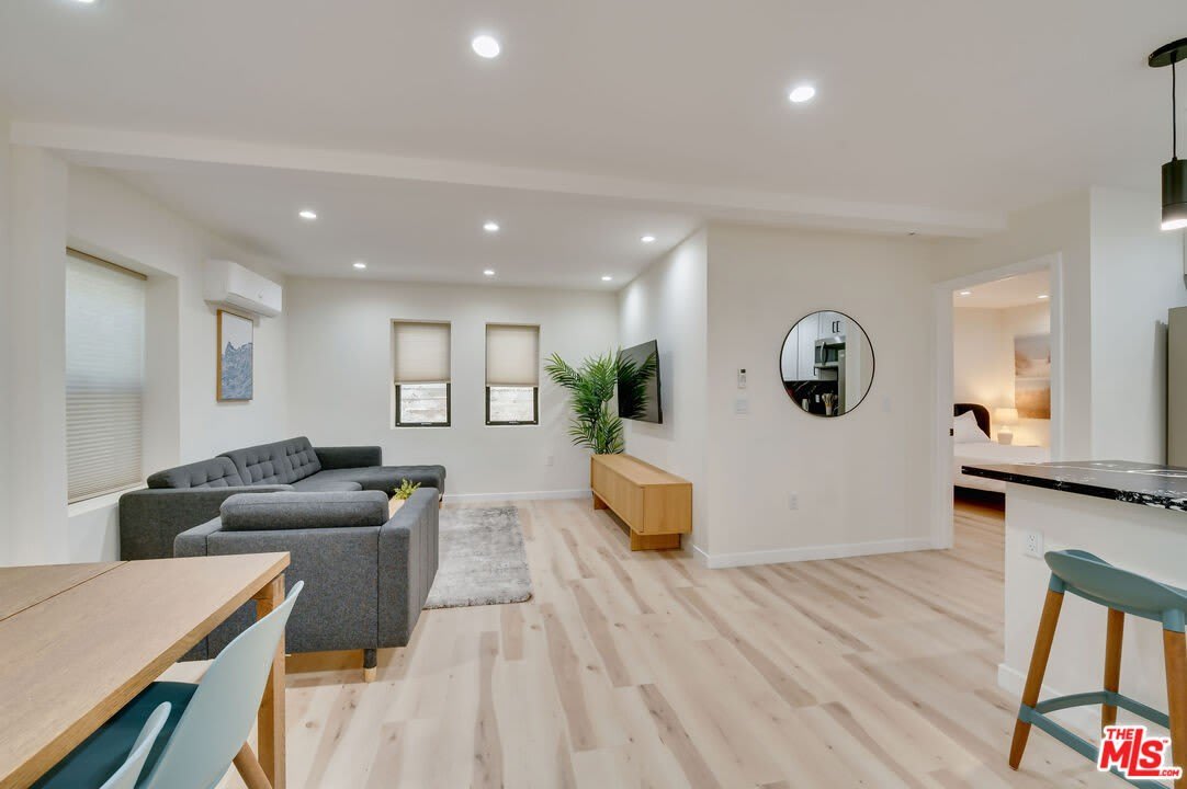 918 N San Vicente Blvd – photo 1 of 10