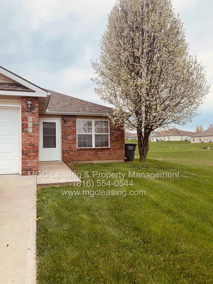 105-107 Golfview Dr – photo 1 of 27