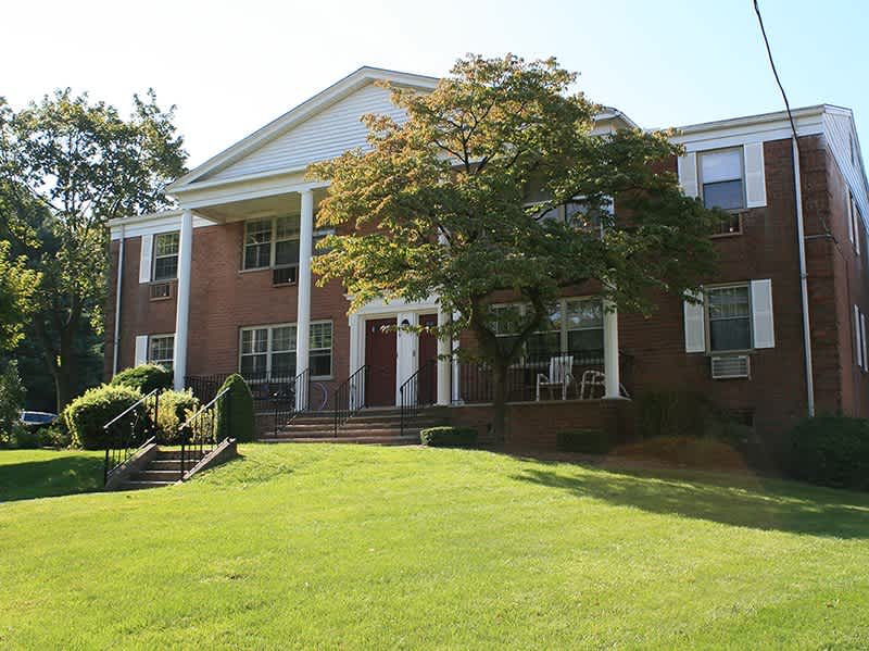 Summit Manor Apartments – photo 1