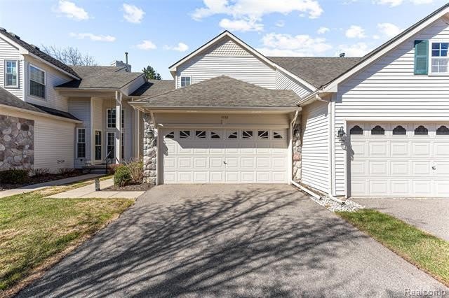 1033 Calpernia – photo 1 of 52