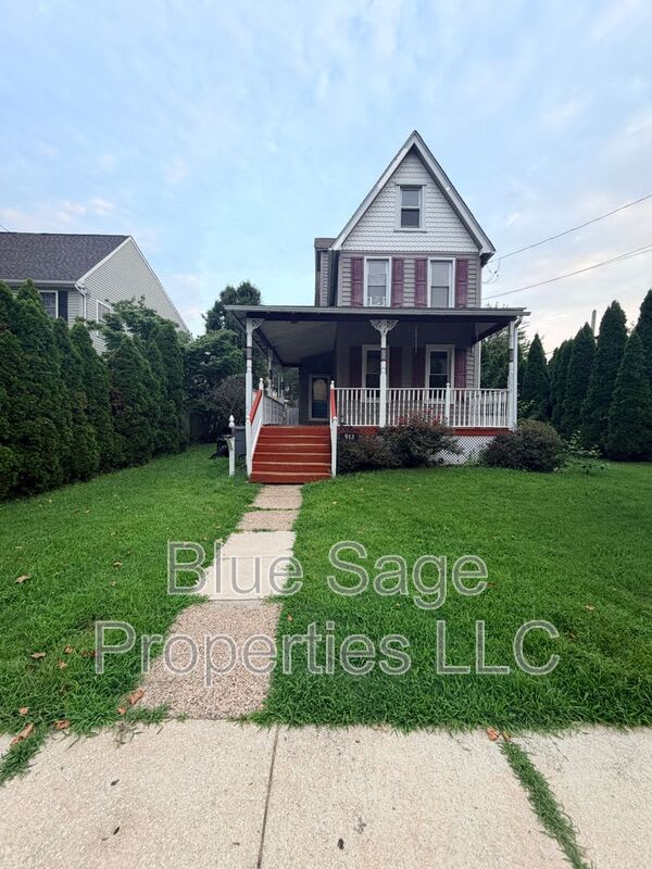 913 8th Ave – photo 1 of 37
