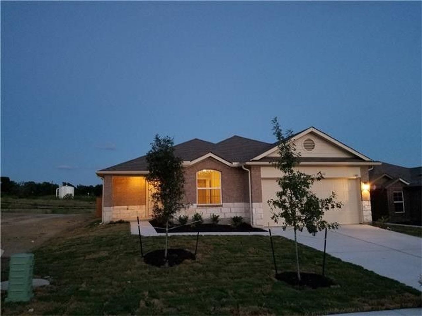 Amazing 4 bed, 2 bath Dell Valley – photo 1