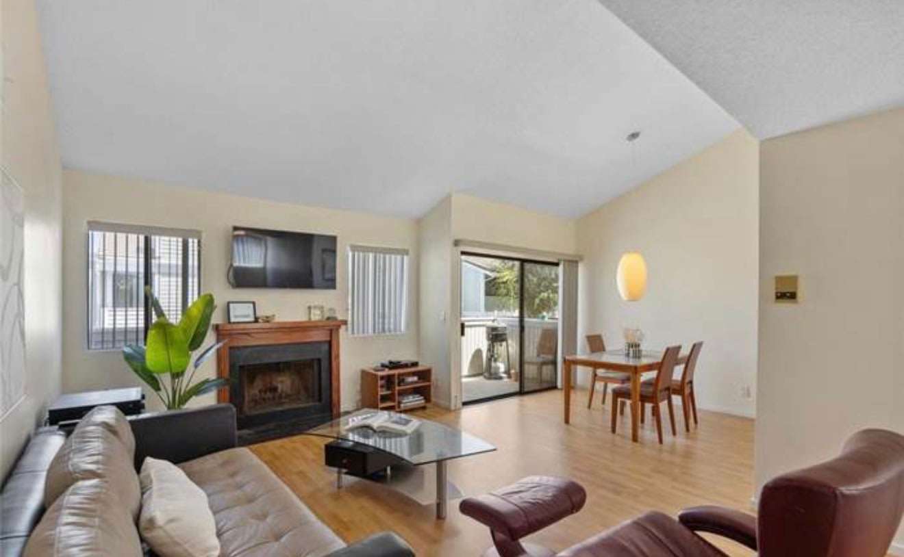 27070 Hidaway Ave Unit 5 – photo 1 of 11