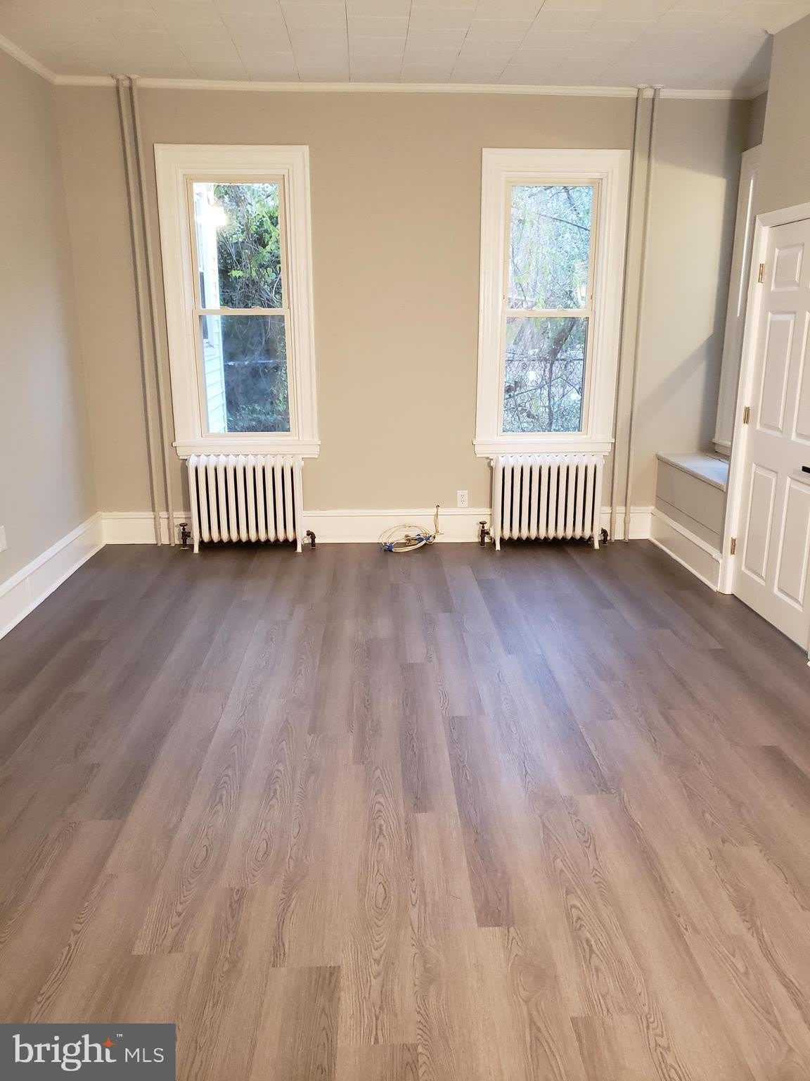 253 E Broadway – photo 1 of 5