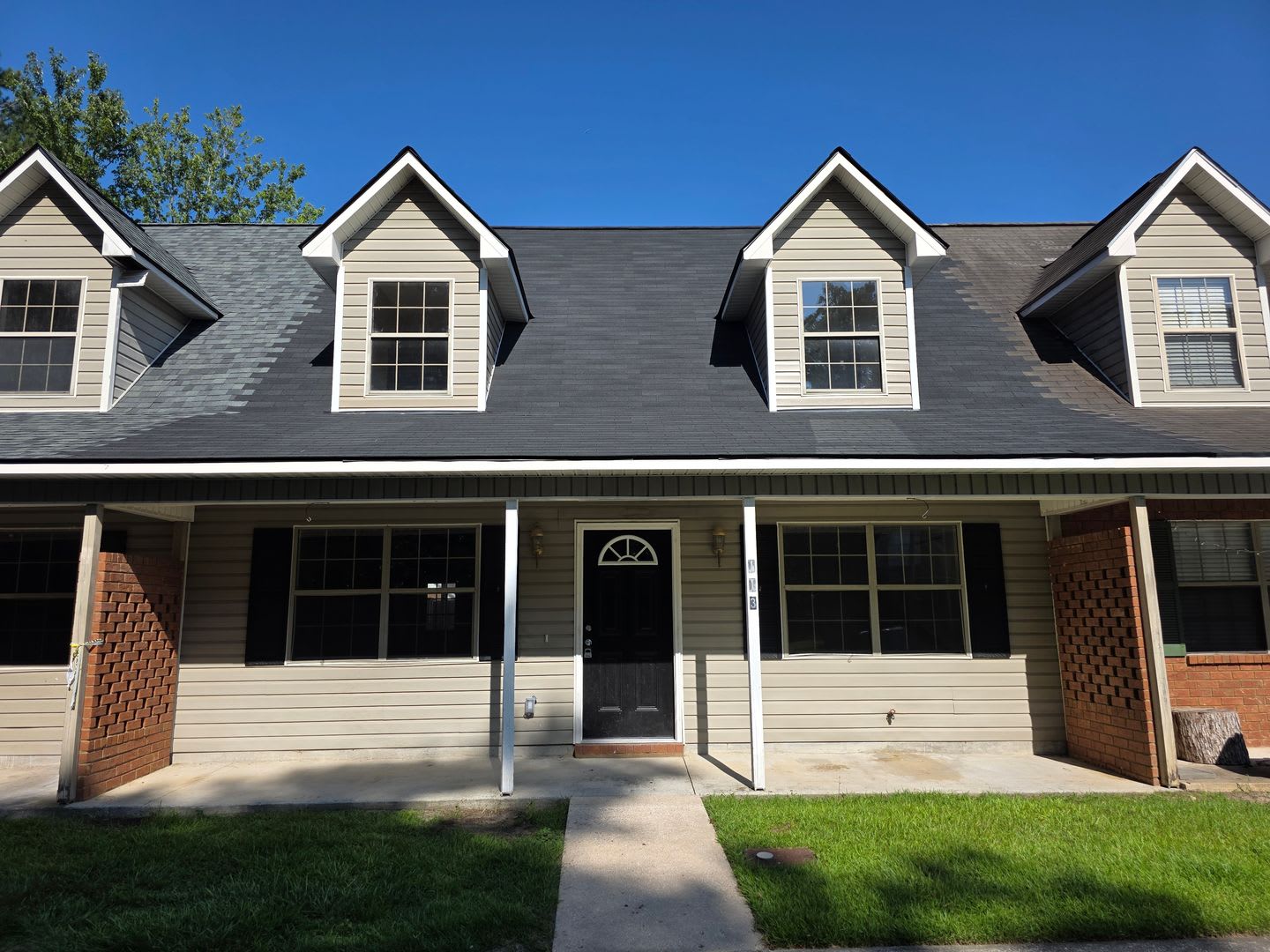 Newly Renovated Townhome in Towne Park Villas – photo 1 of 21