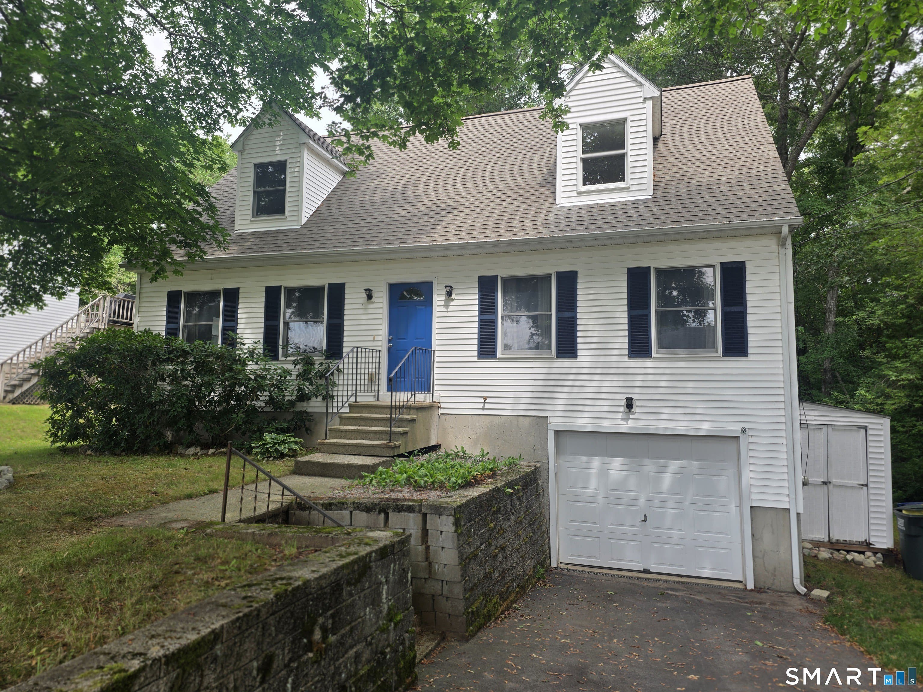 15 Elizabeth Drive – photo 1 of 29