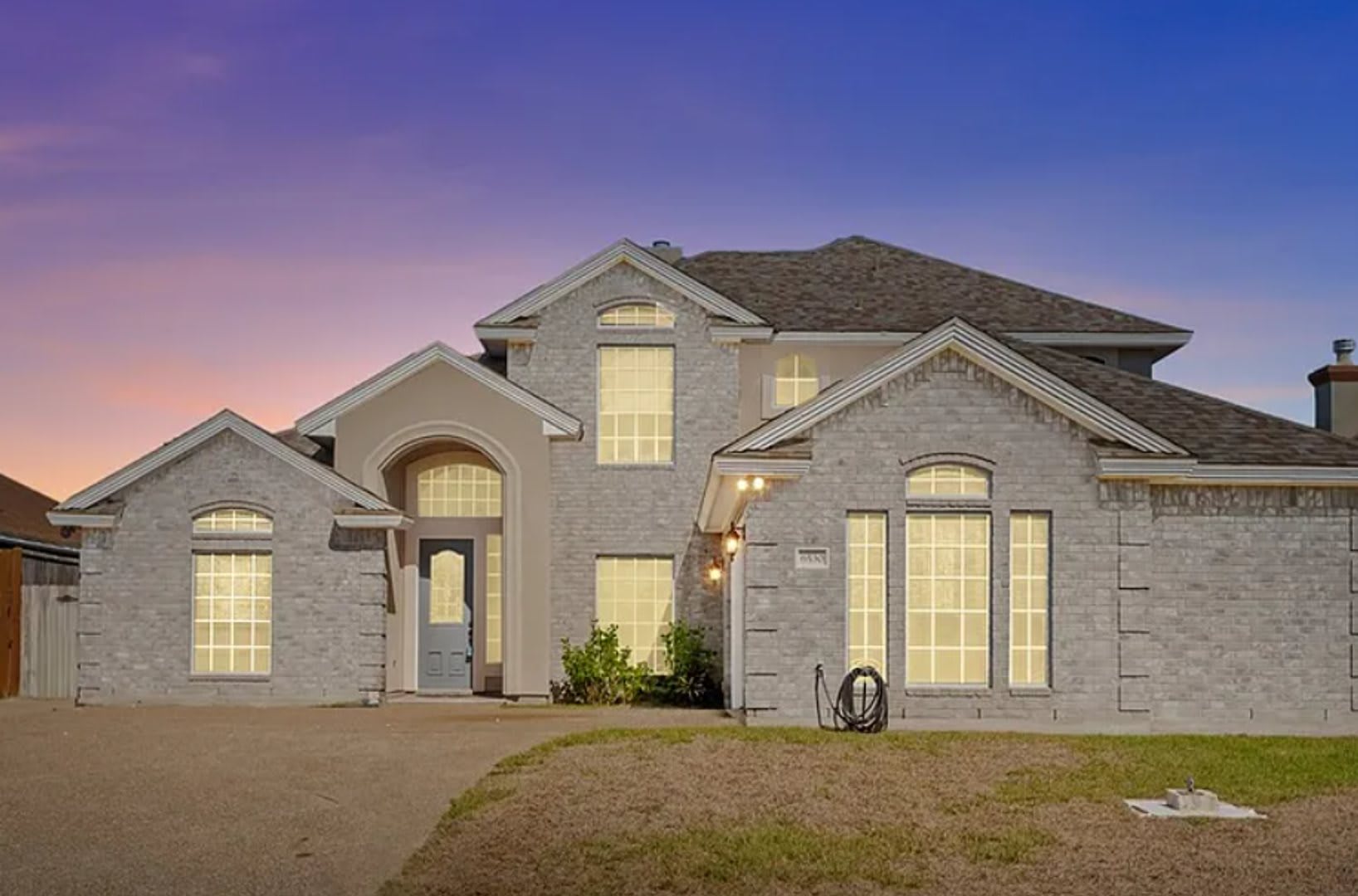 Beautiful 4Br 3 5Ba Home With Garage Patio Premium Features – photo 1
