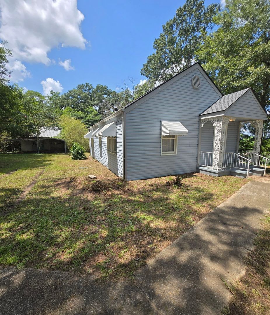 3212 Oakland Ave – photo 1 of 7