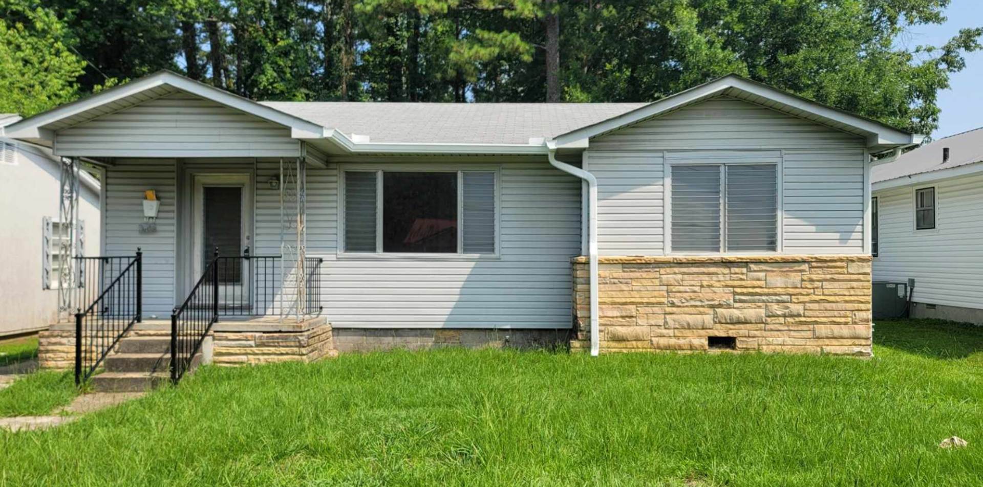 Charming 3 bed &amp; 1 bath located in Gadsden! – photo 1 of 5