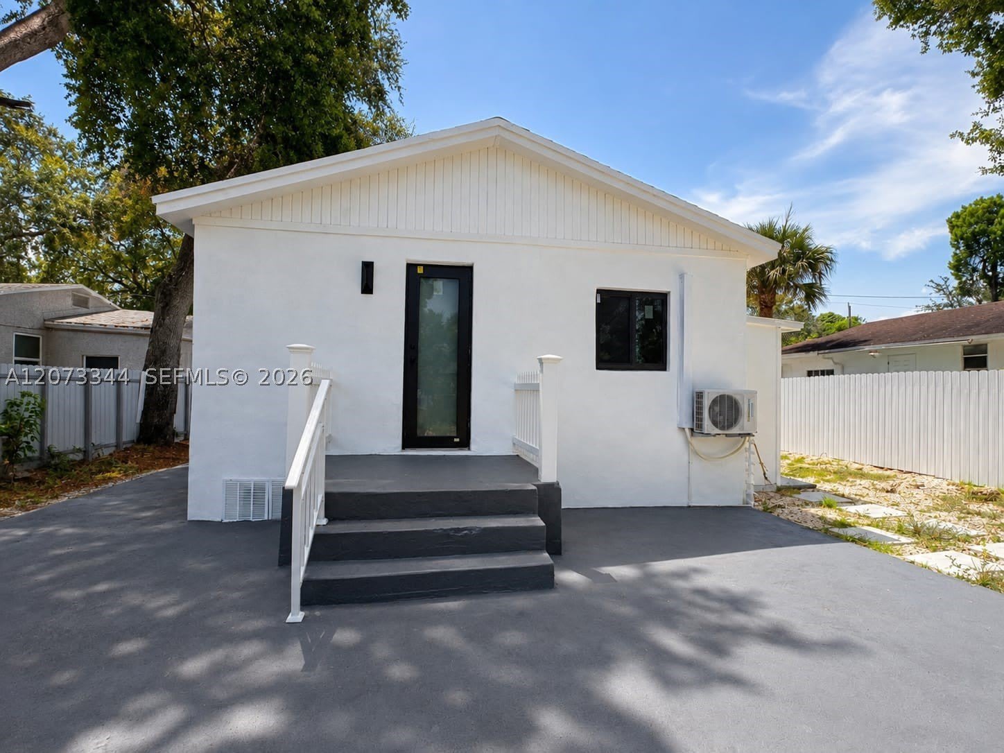 5511 NW 4th Ave – photo 1