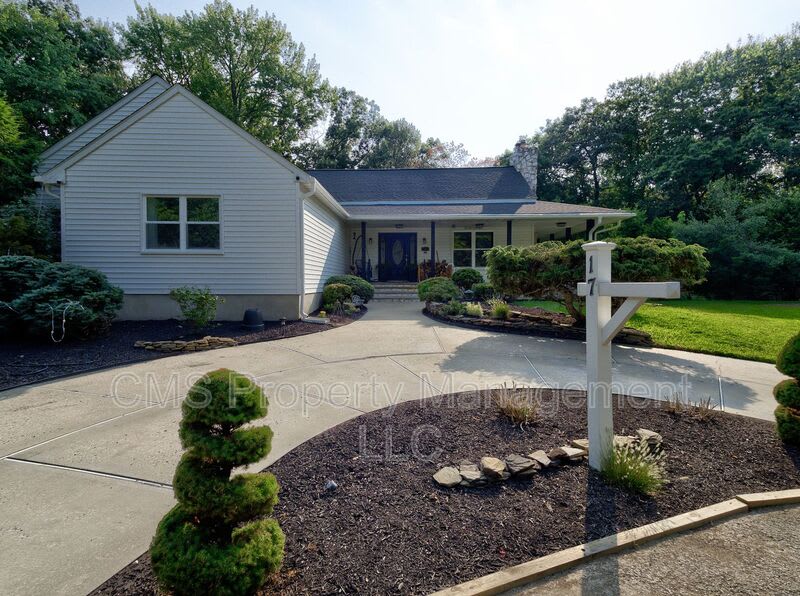 17 Bauers Ln – photo 1 of 49