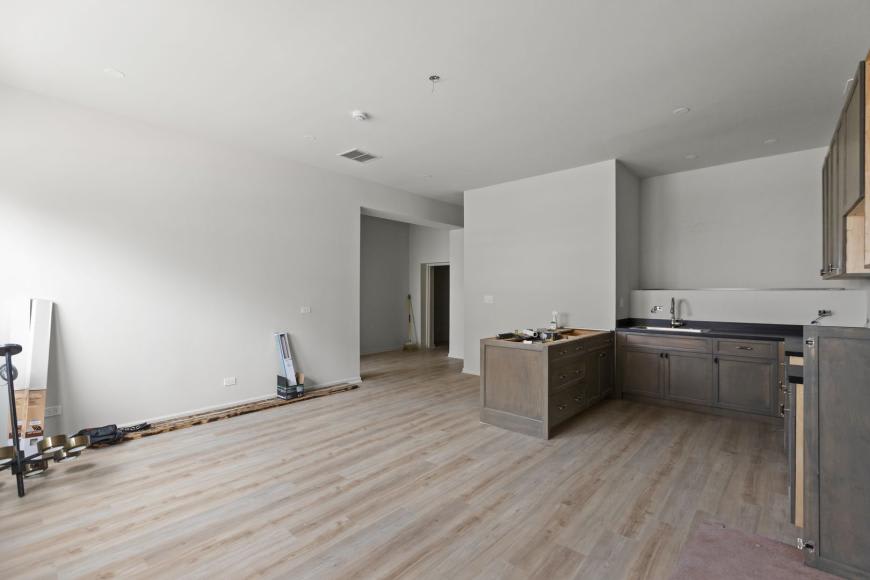 3121 N California – photo 1