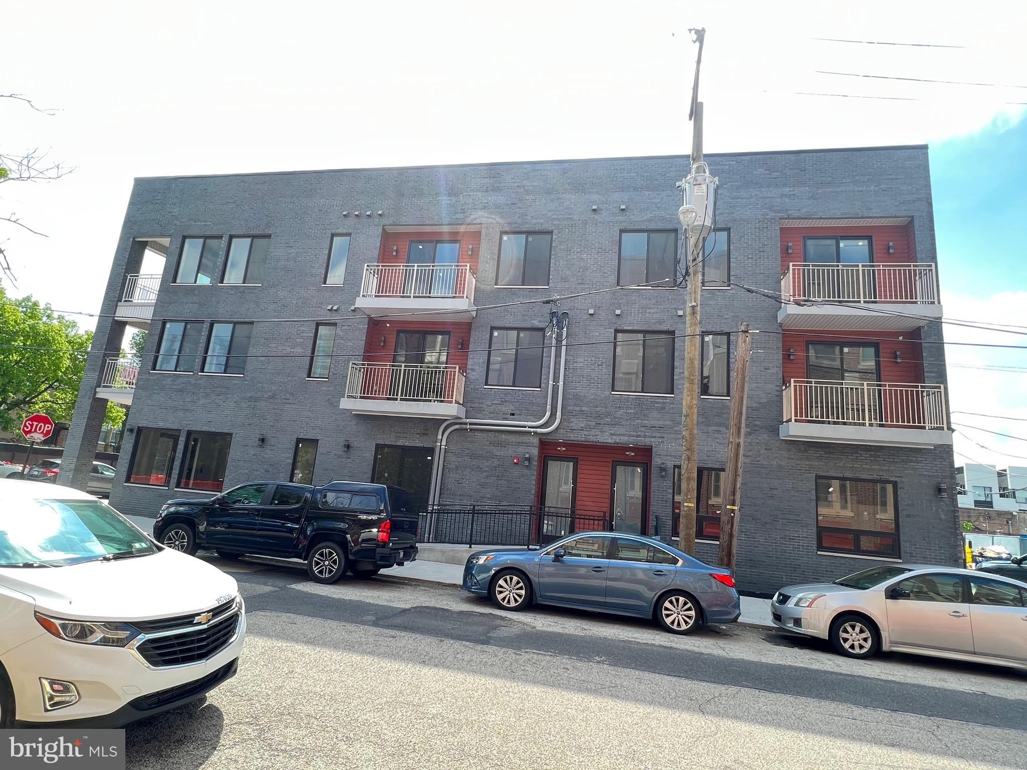 700-8 N MARSHALL Street – photo 1