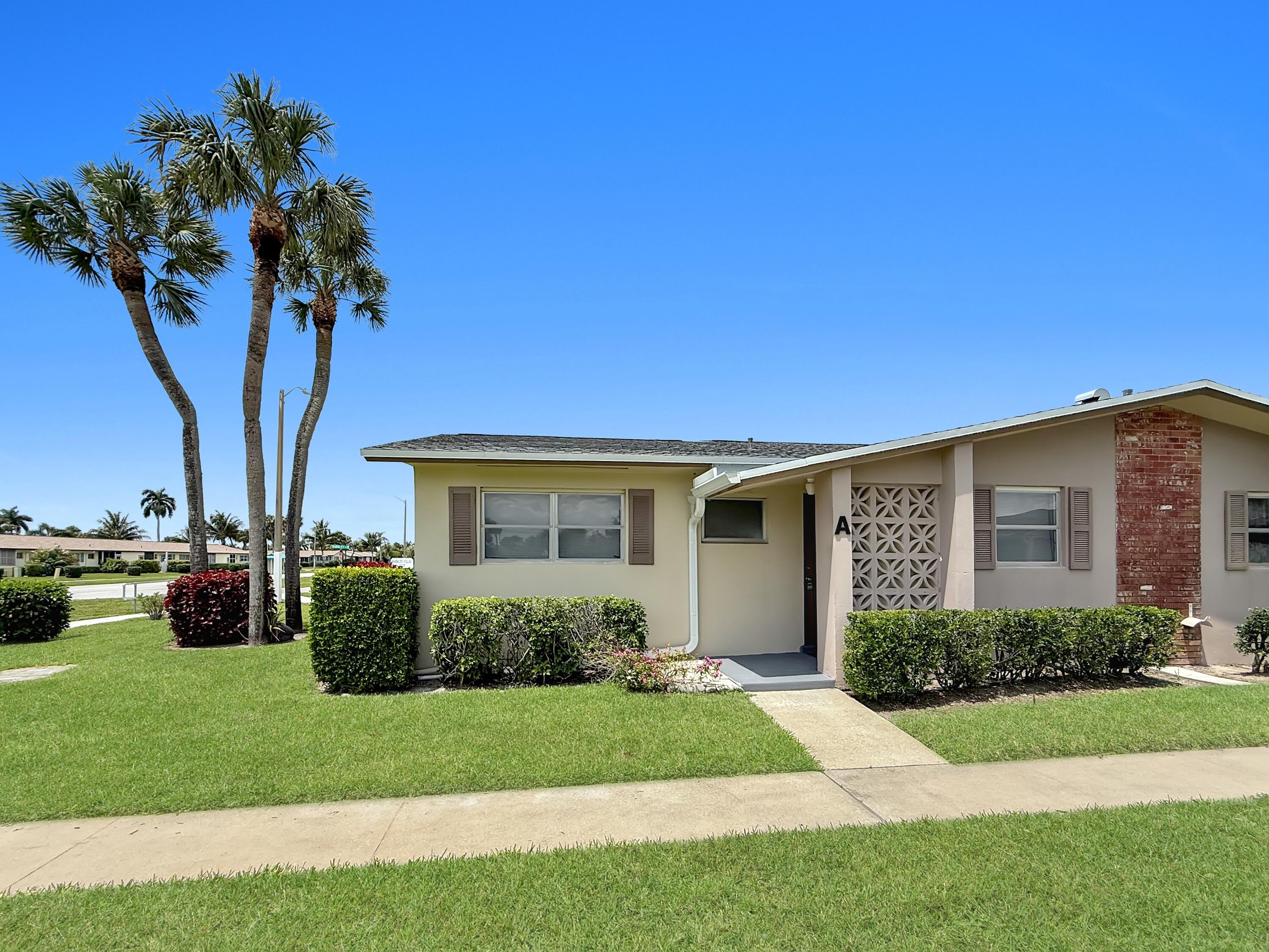 5263 Cresthaven Boulevard – photo 1