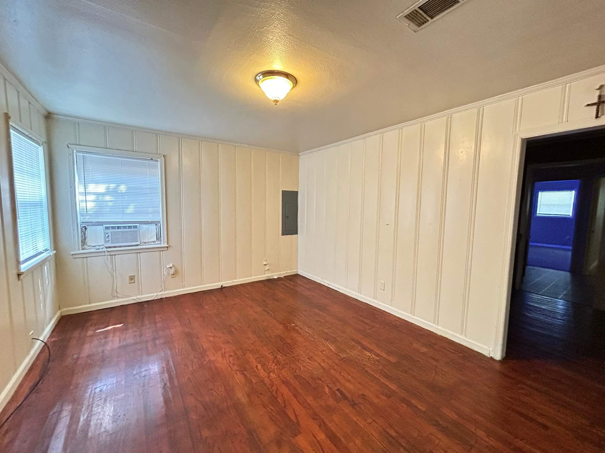 816 West 14th Avenue – photo 1 of 11