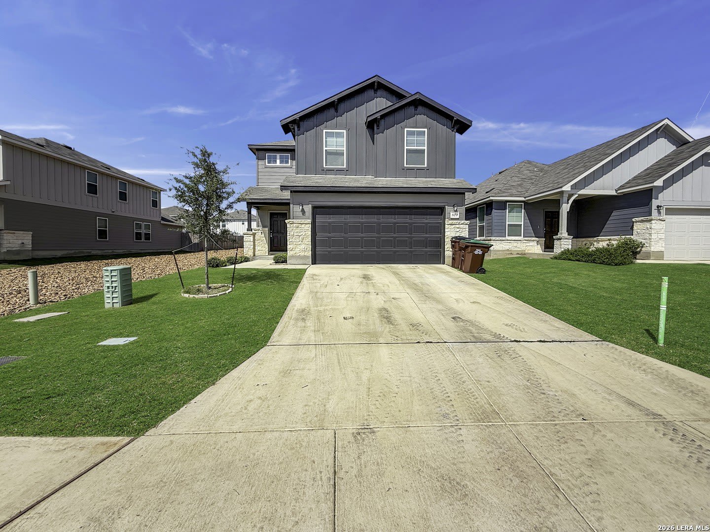 819 Bluegrass Pt – photo 1 of 229
