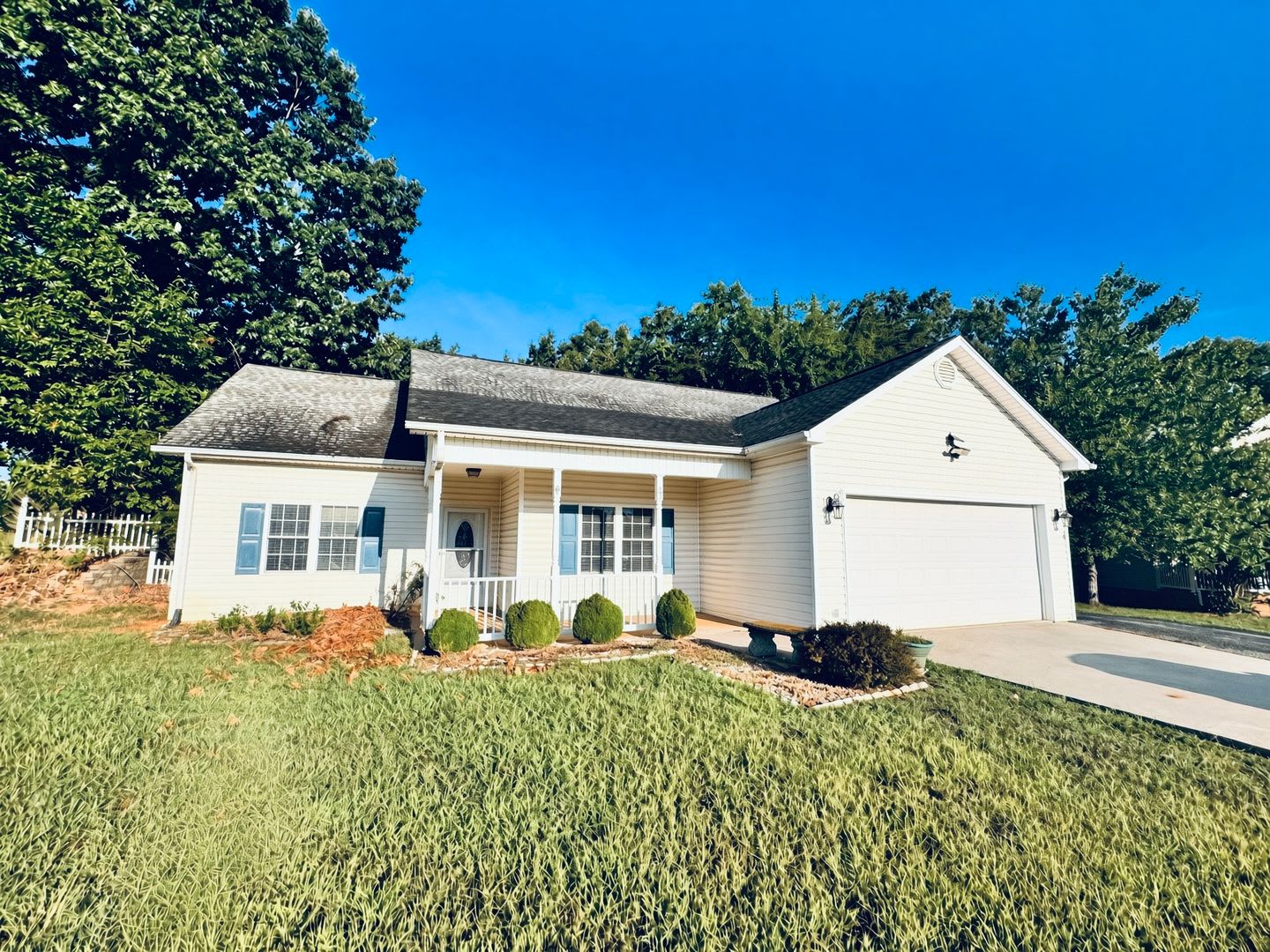 Russell Springs One Level Home – photo 1 of 22